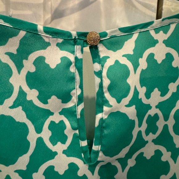 Green top from Francesca’s. Size small. - Picture 5 of 5